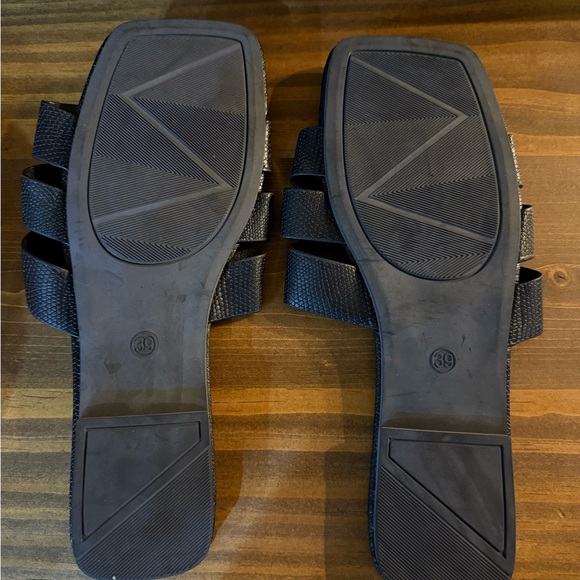 Black Leather sandals NWOT - Picture 2 of 3